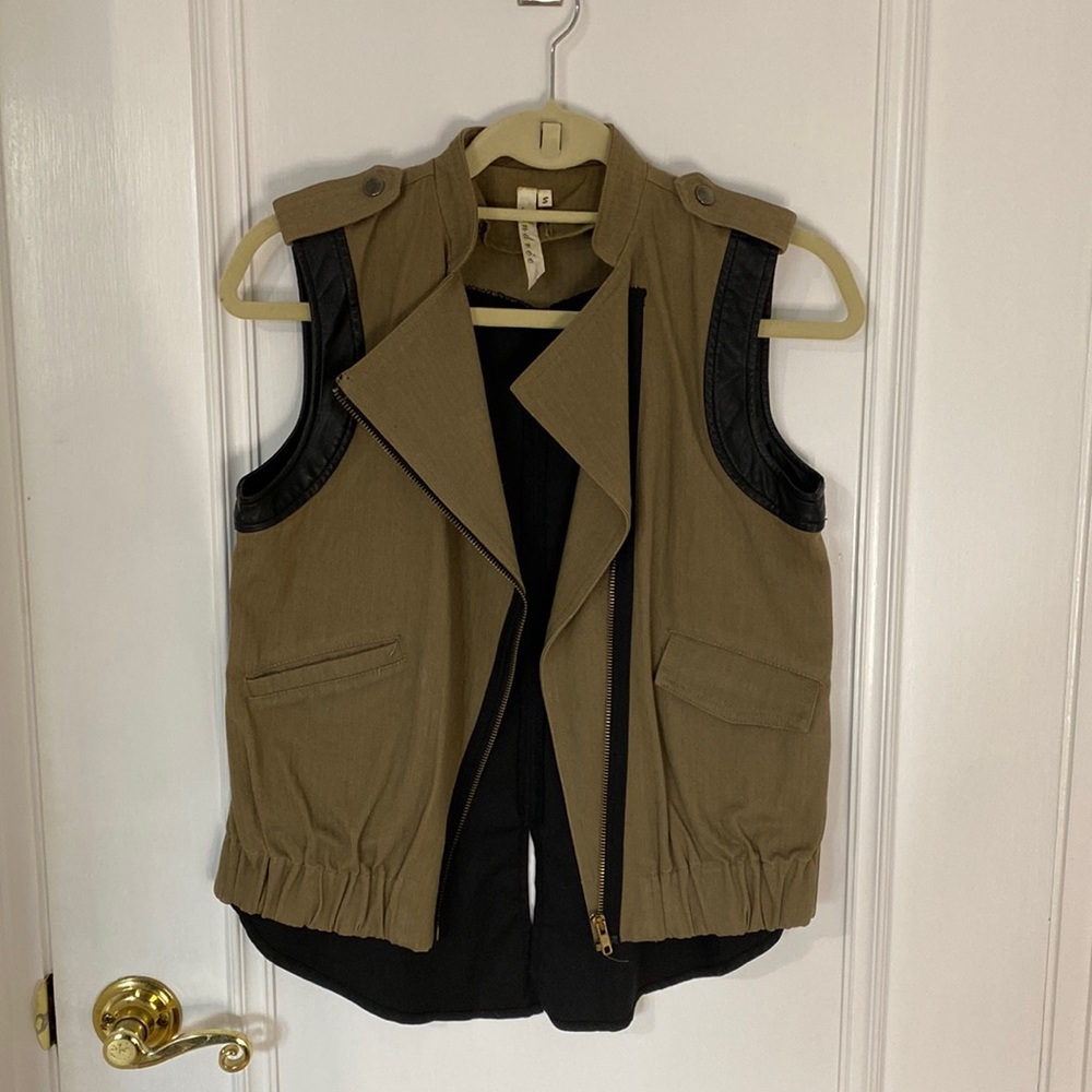 OLIVE GREEN VEST SIZE S